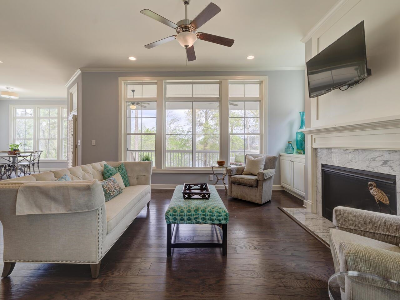 605 Lake Holding Street