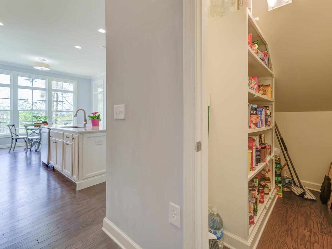 605 Lake Holding Street