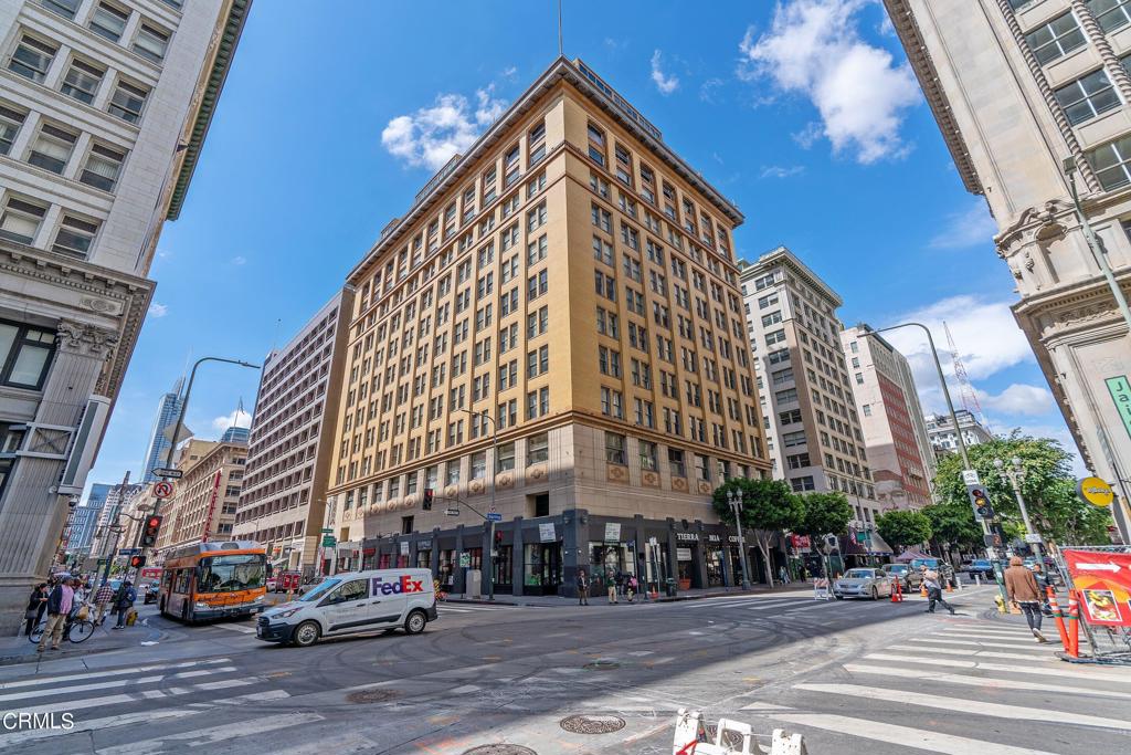 215 W 7th Street 303