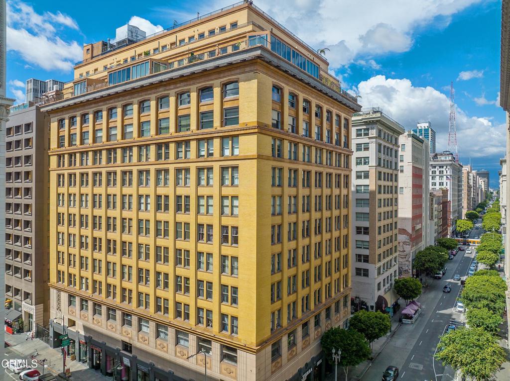 215 W 7th Street 303