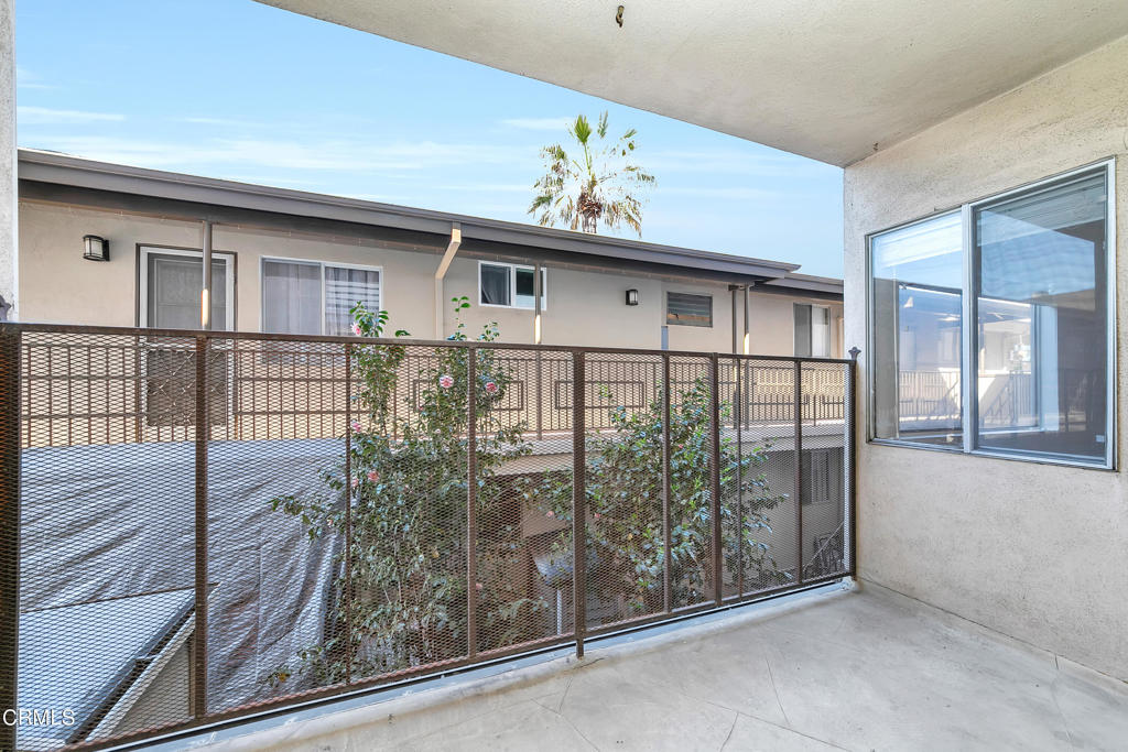 215 N Kenwood Street 203