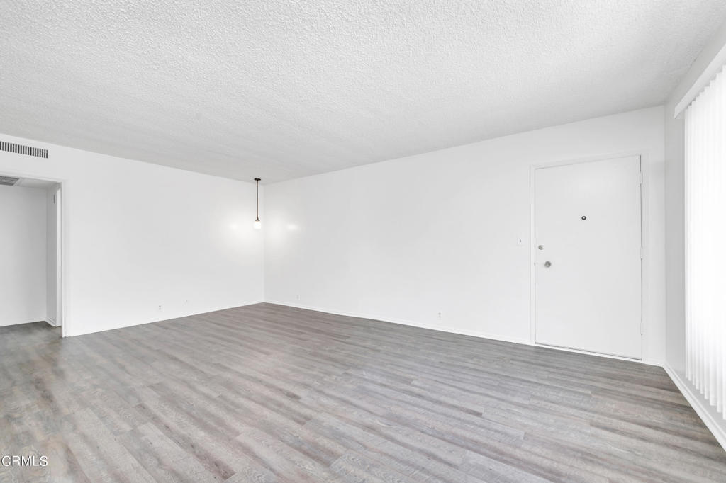 215 N Kenwood Street 203