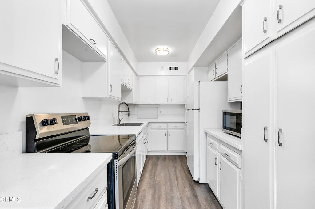 215 N Kenwood Street 203