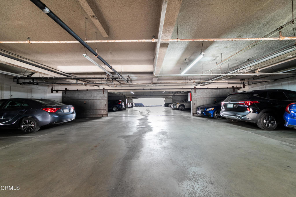 215 N Kenwood Street 203