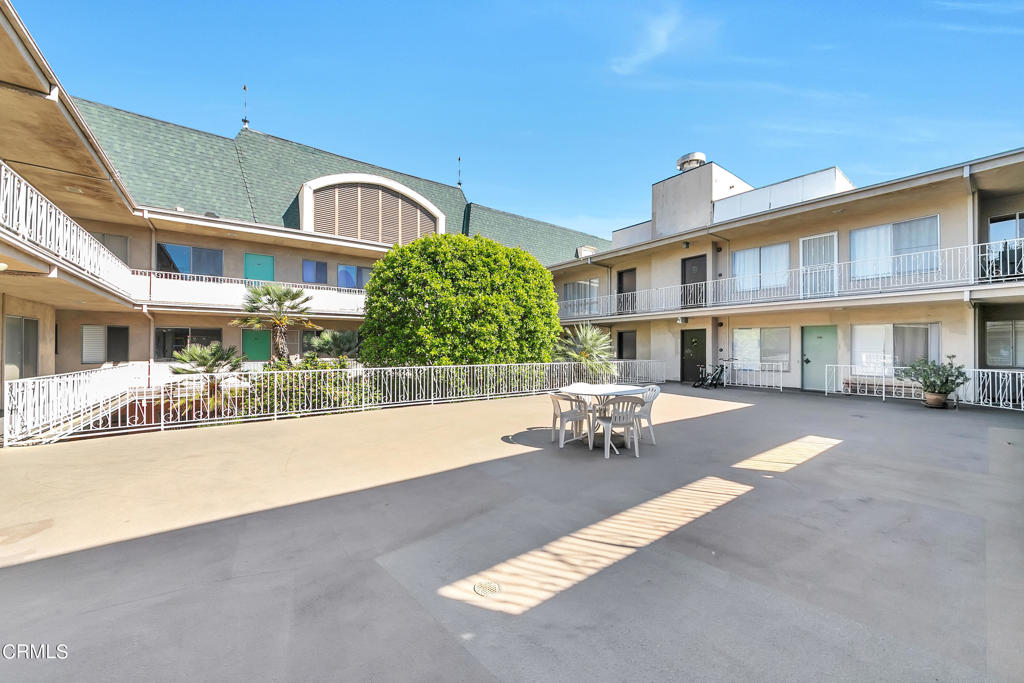 215 N Kenwood Street 203