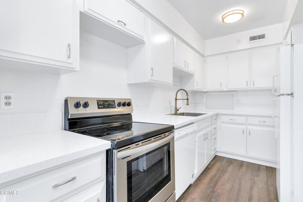 215 N Kenwood Street 203