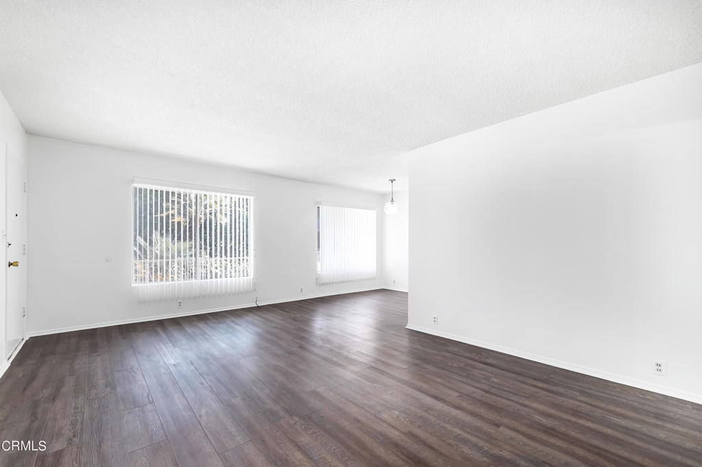 215 N Kenwood Street 203