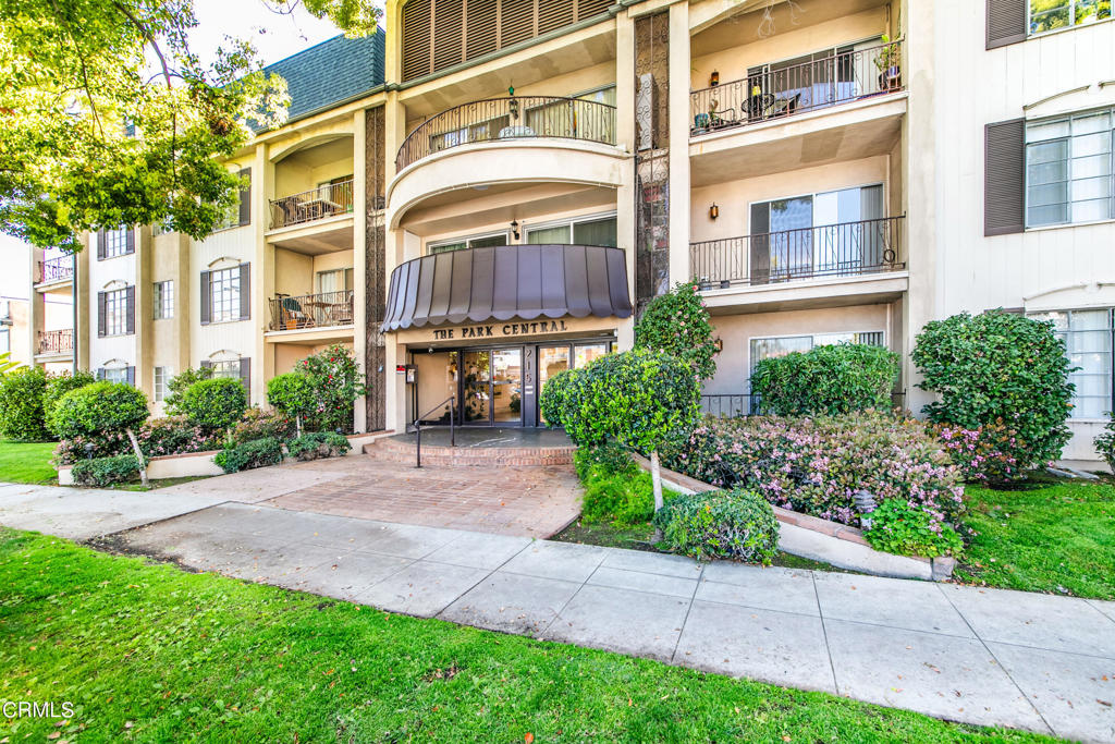 215 N Kenwood Street 203