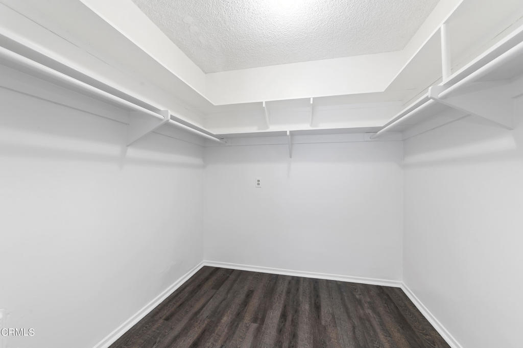 215 N Kenwood Street 203