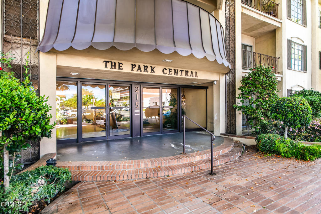 215 N Kenwood Street 203