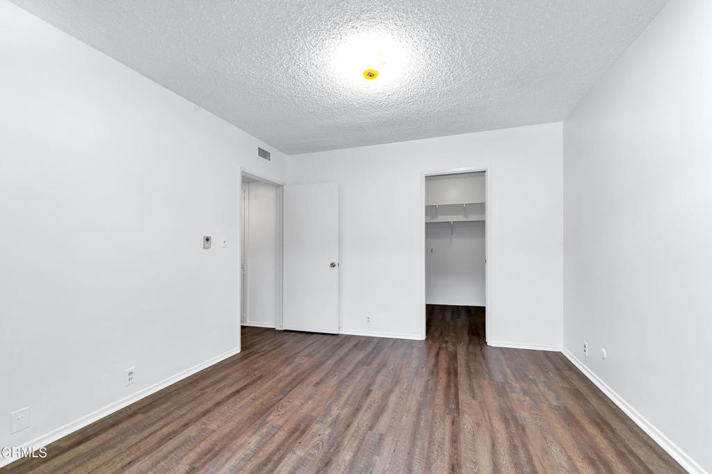 215 N Kenwood Street 203