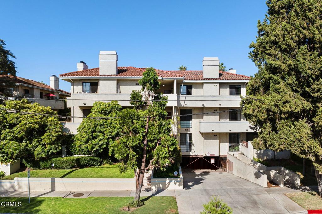 235 S Holliston Avenue 112