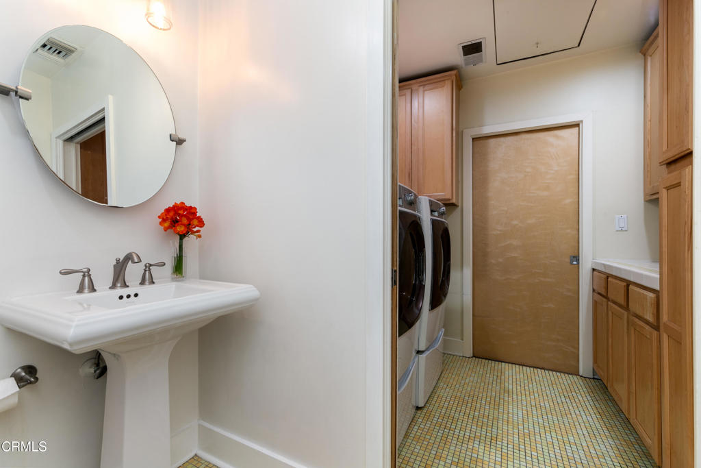 4402 El Camino Corto