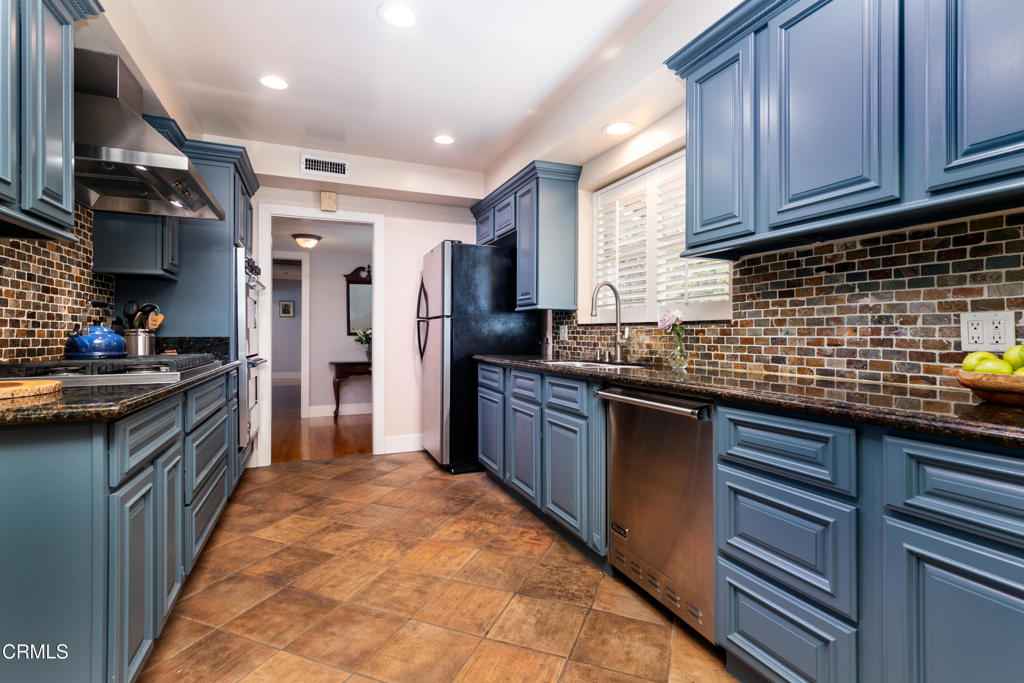 4402 El Camino Corto