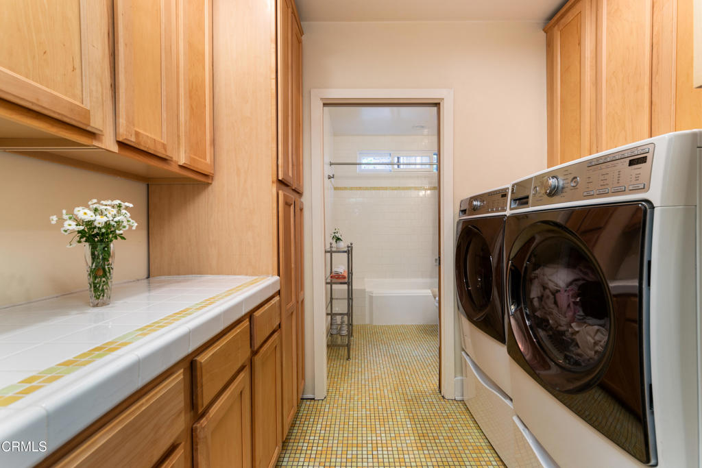 4402 El Camino Corto