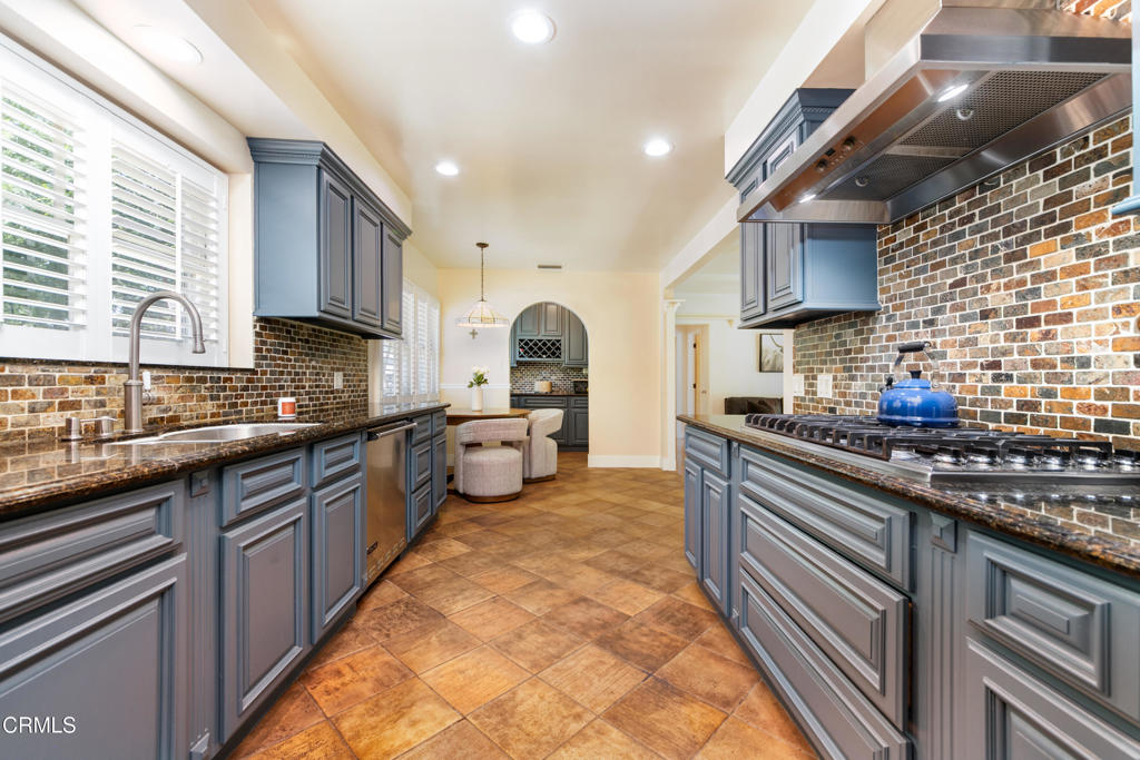 4402 El Camino Corto