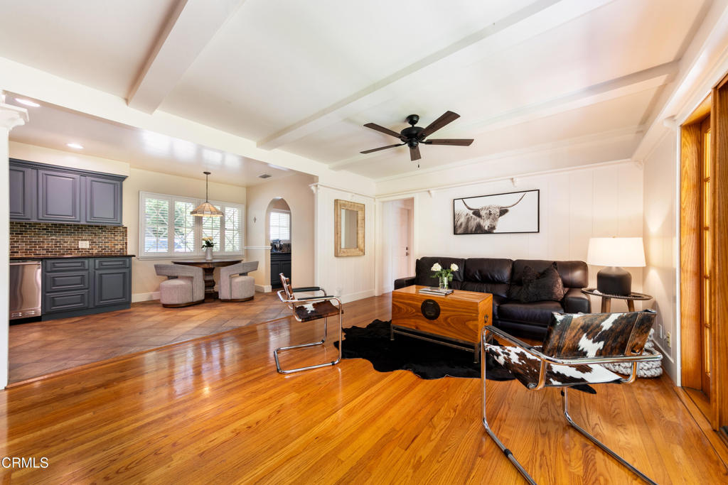 4402 El Camino Corto