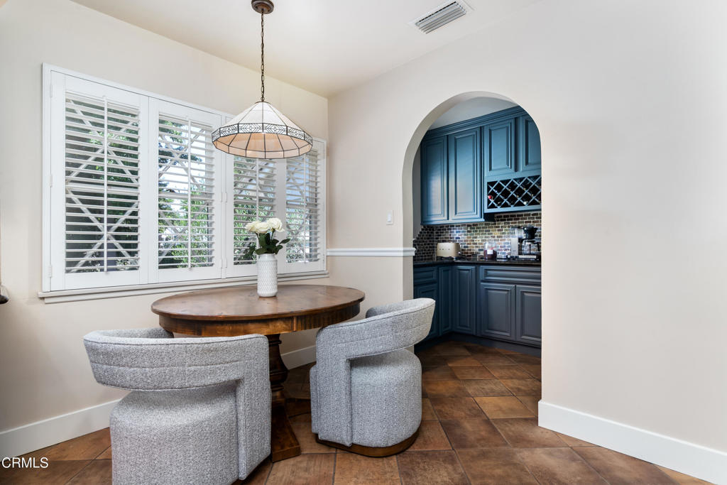 4402 El Camino Corto