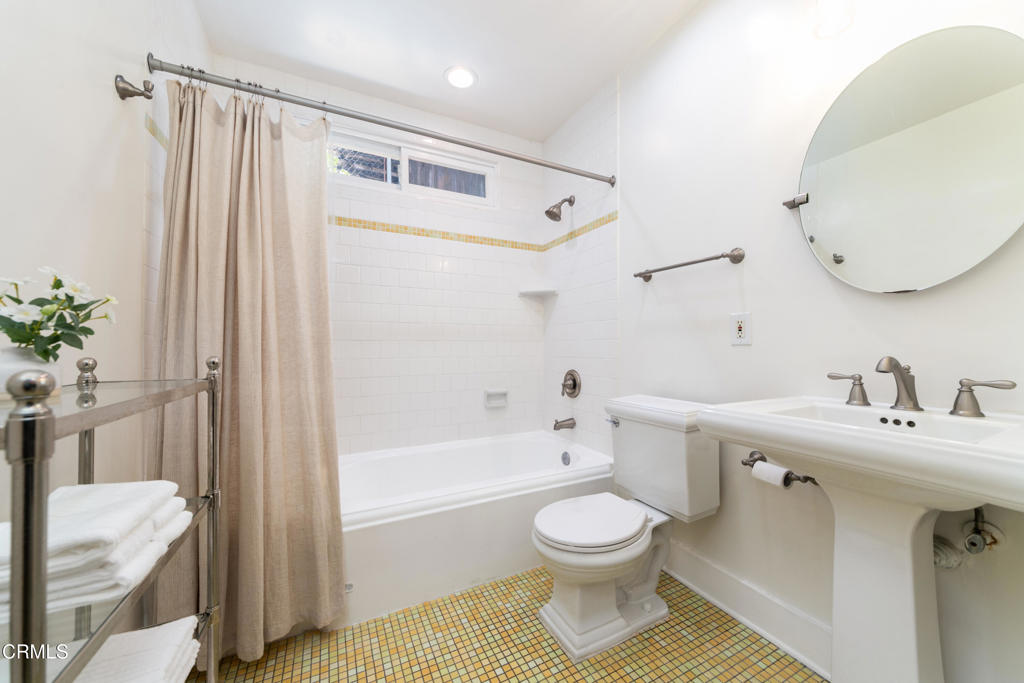 4402 El Camino Corto