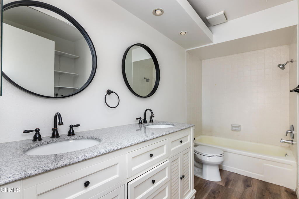 3961 Via Marisol 322