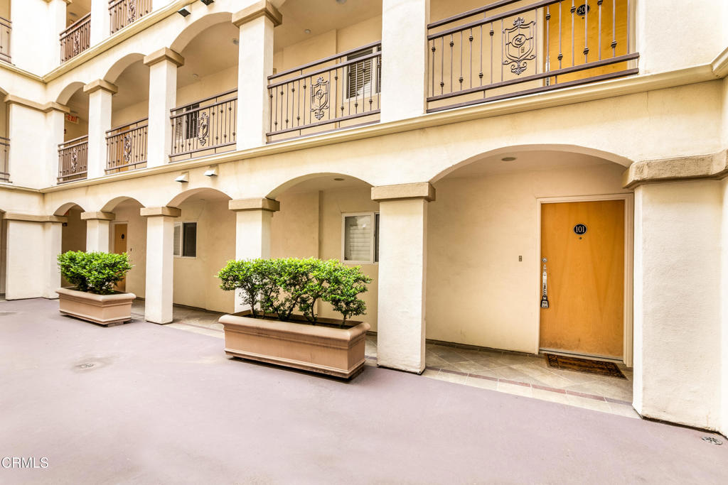 1828 Glendon Avenue 101