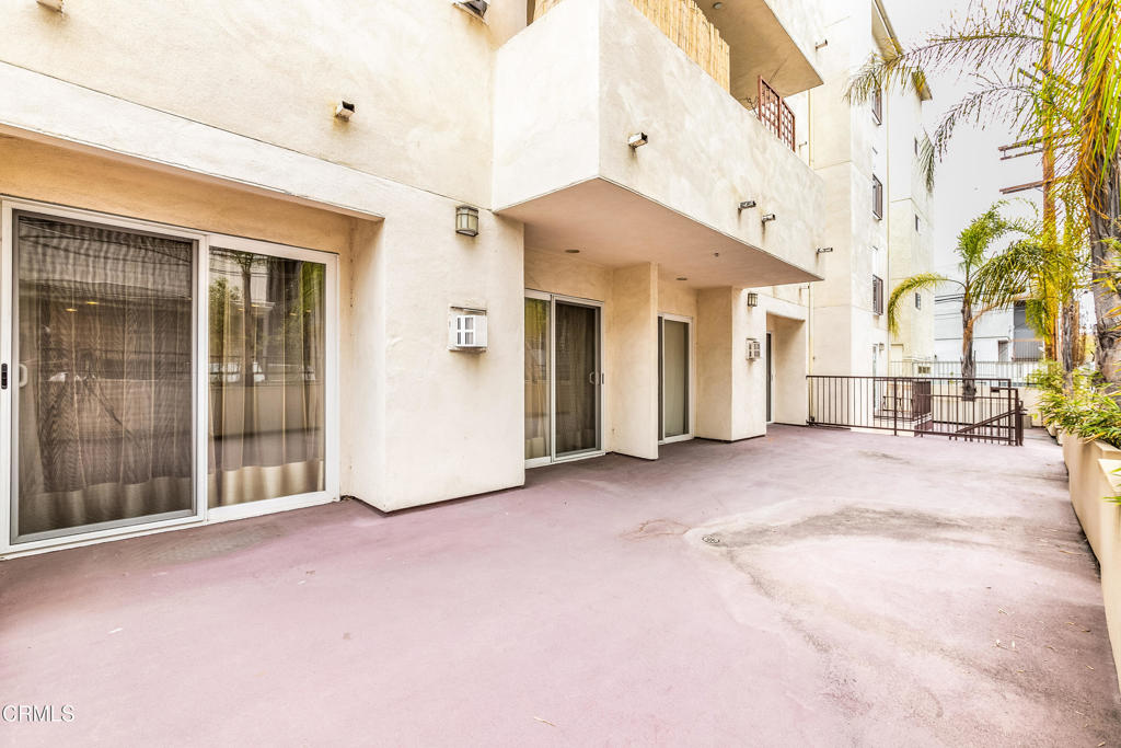 1828 Glendon Avenue 101