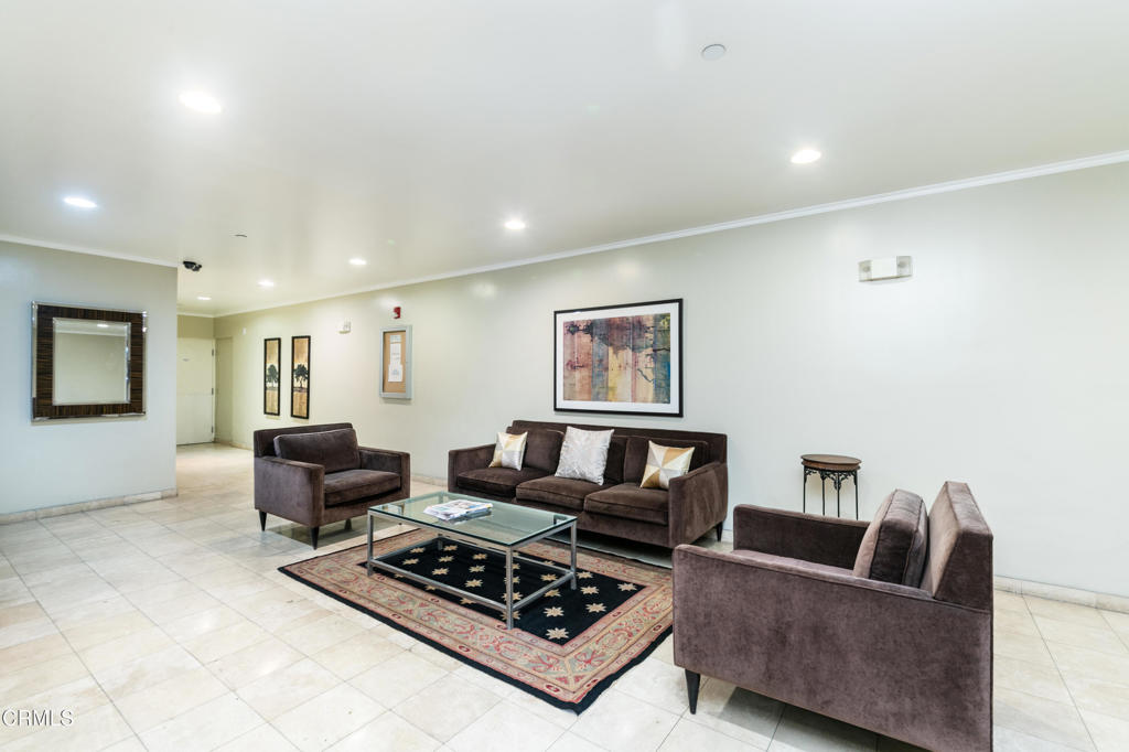 1828 Glendon Avenue 101