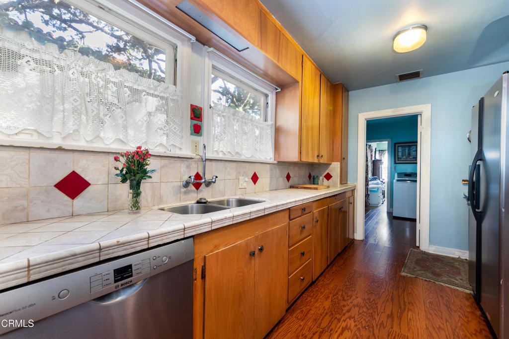 2270 E Orange Grove Boulevard