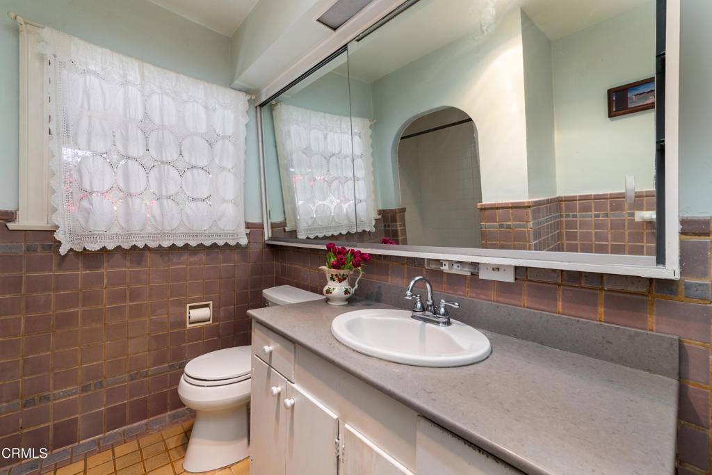 2270 E Orange Grove Boulevard