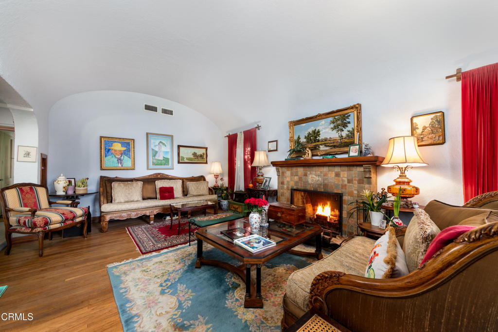 2270 E Orange Grove Boulevard