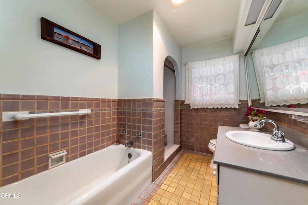 2270 E Orange Grove Boulevard