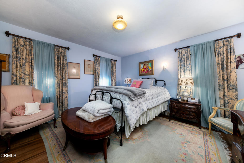 2270 E Orange Grove Boulevard