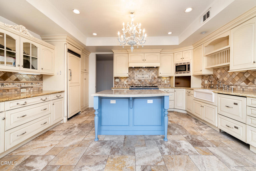 380 S Orange Grove Boulevard 12