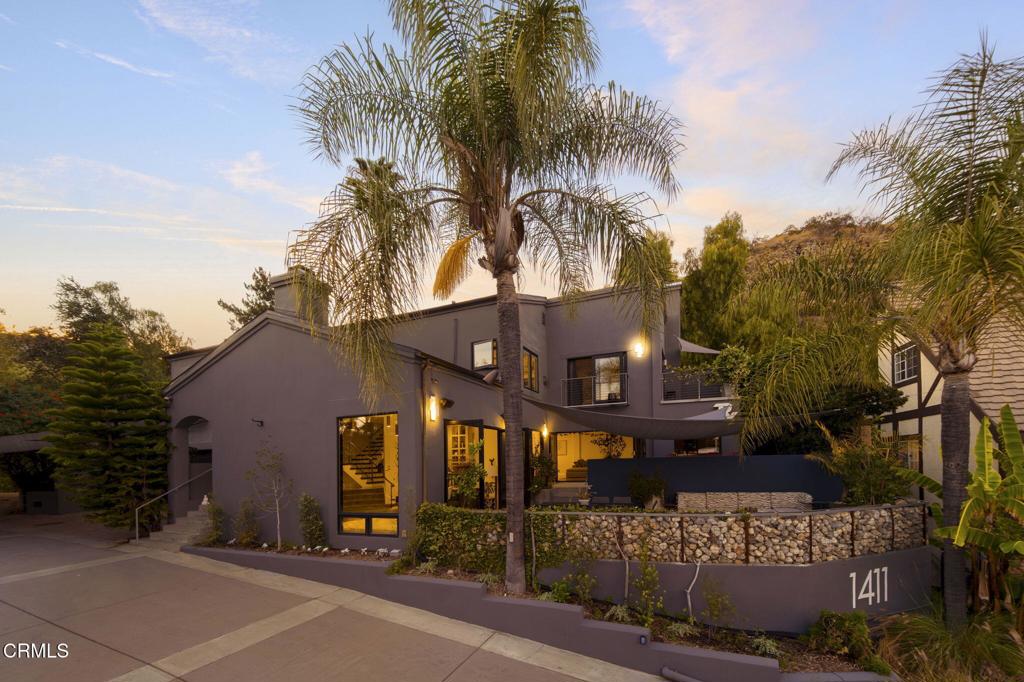 1411 Edgehill Place
