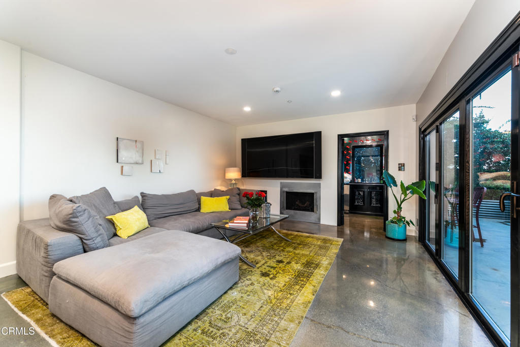 1411 Edgehill Place