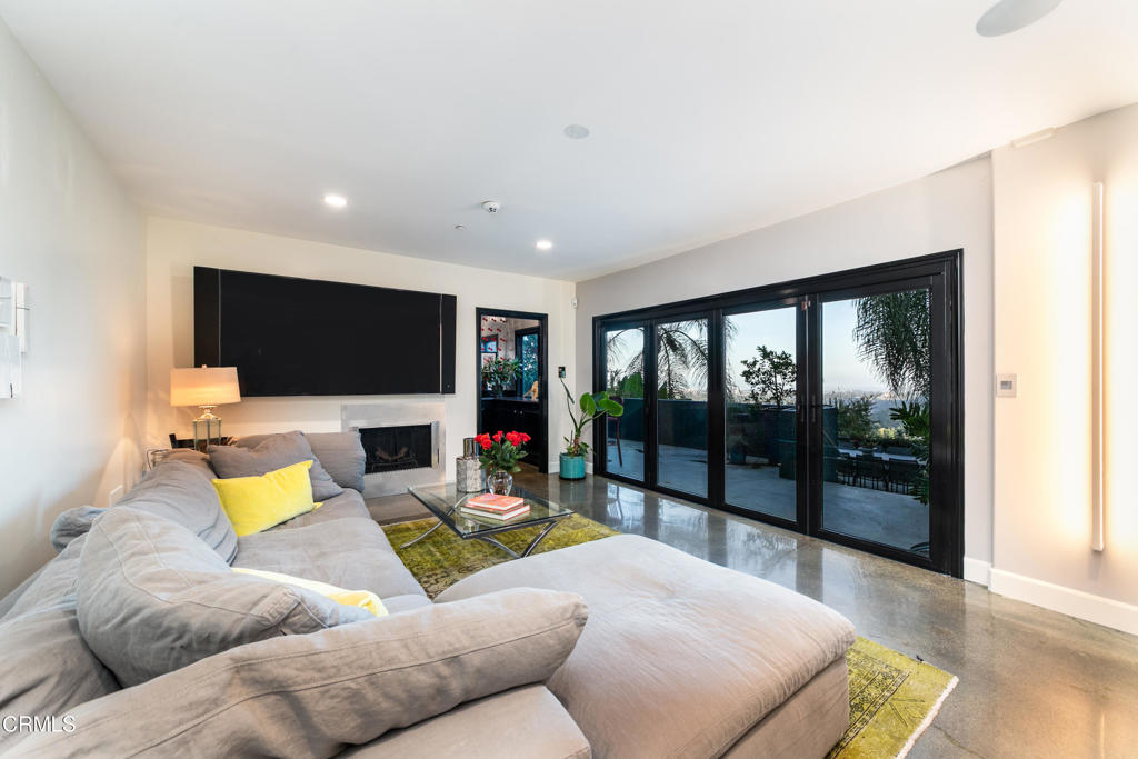 1411 Edgehill Place