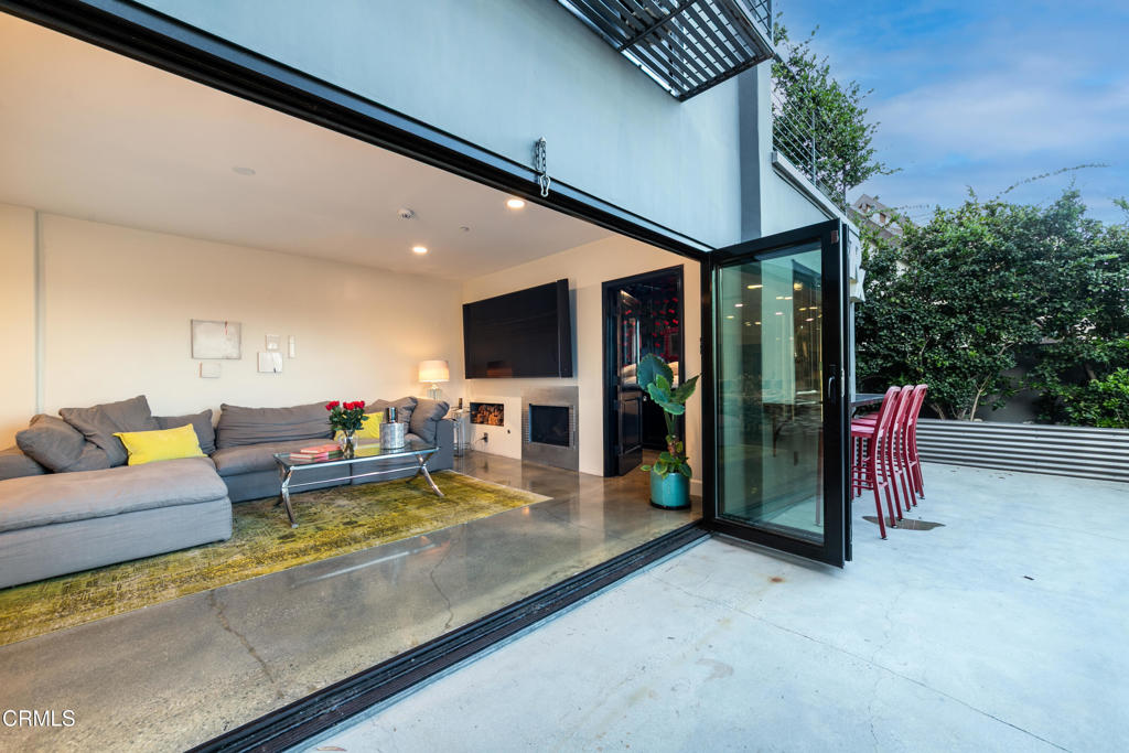 1411 Edgehill Place