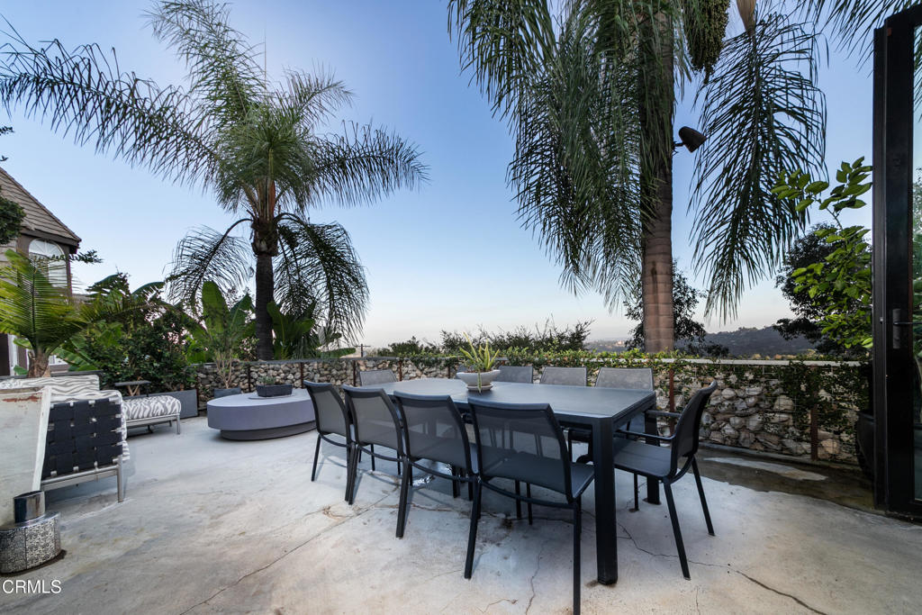 1411 Edgehill Place