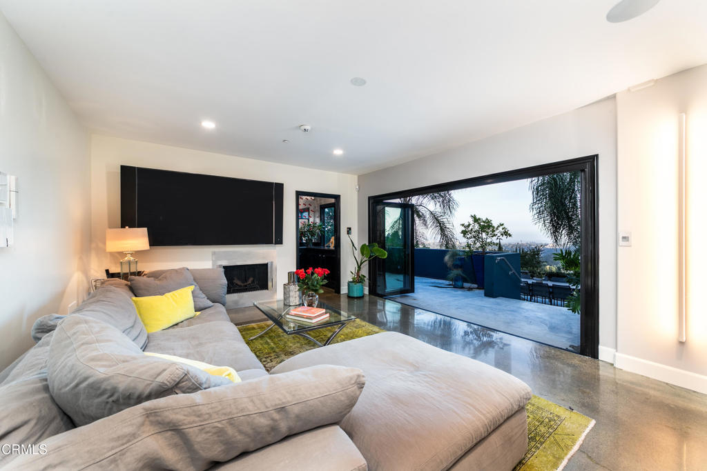 1411 Edgehill Place