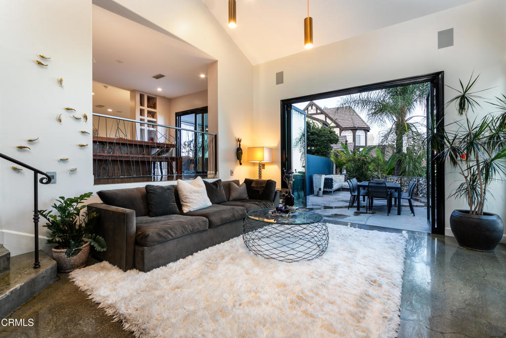 1411 Edgehill Place