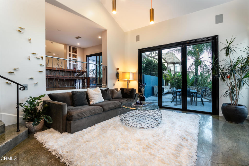 1411 Edgehill Place