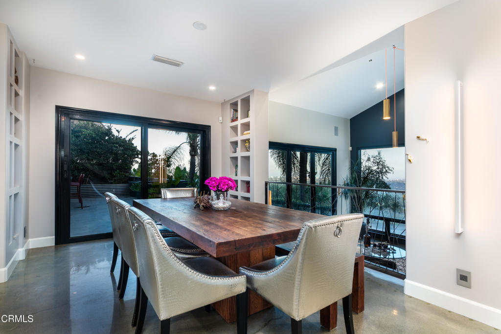1411 Edgehill Place