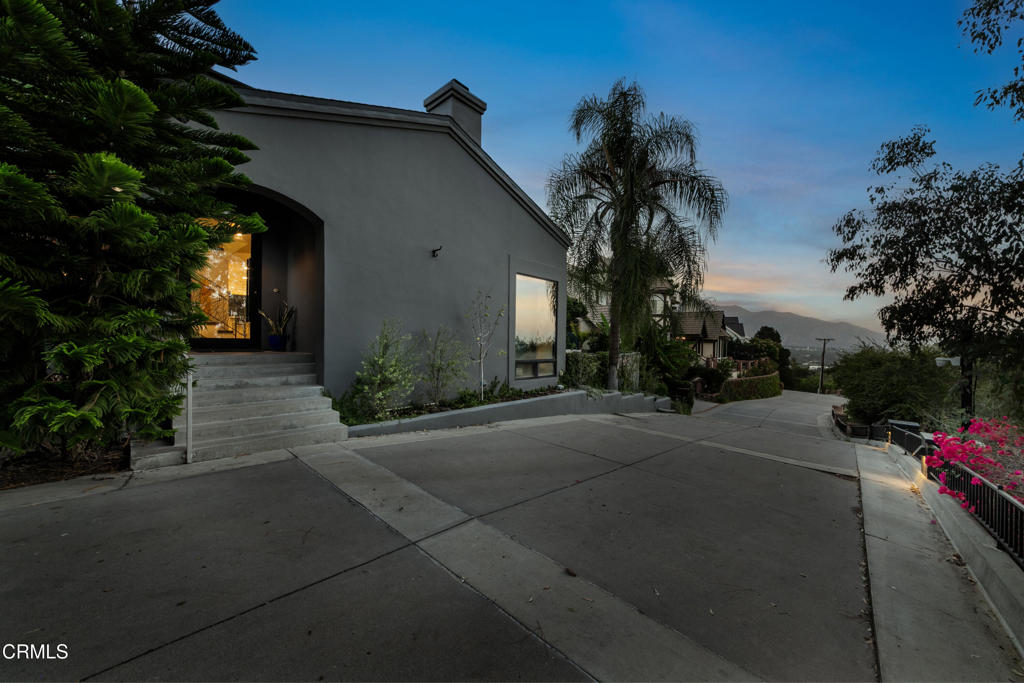 1411 Edgehill Place