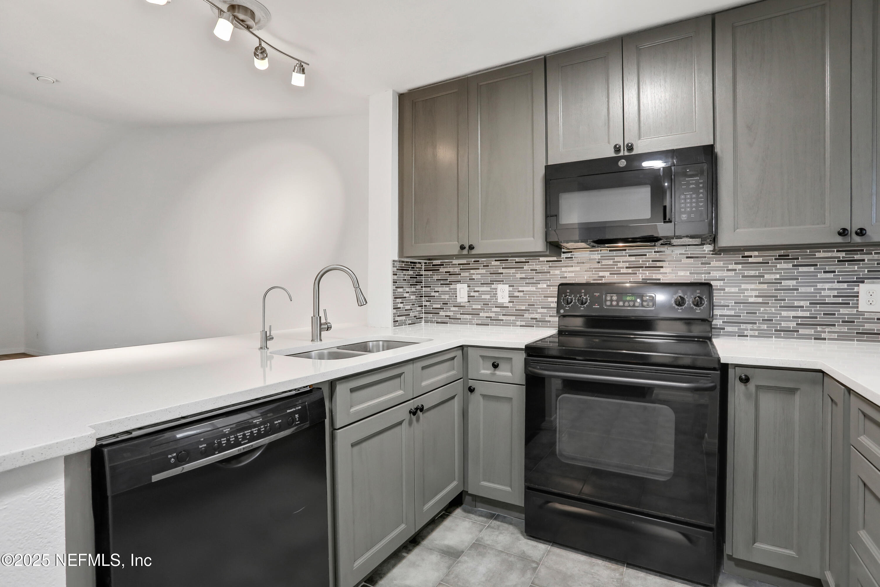 7 ARBOR CLUB Drive, 317