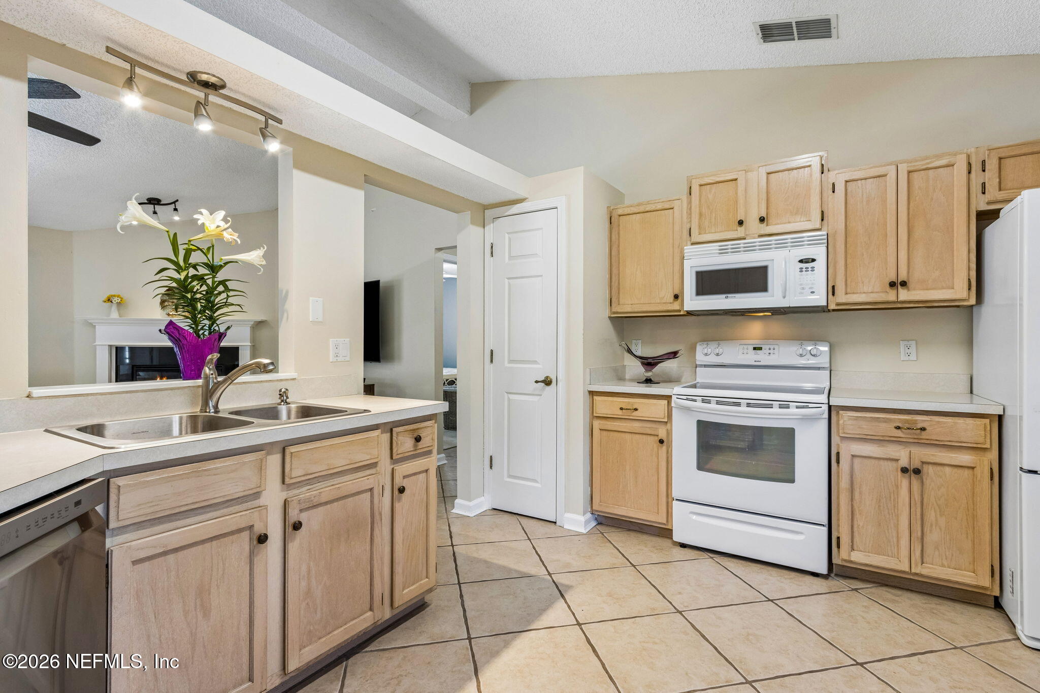 4584 ARROW WIND Lane