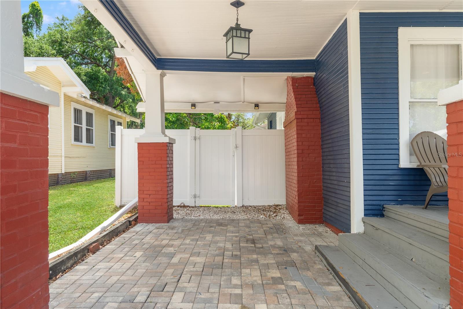 324 W HAYA ST