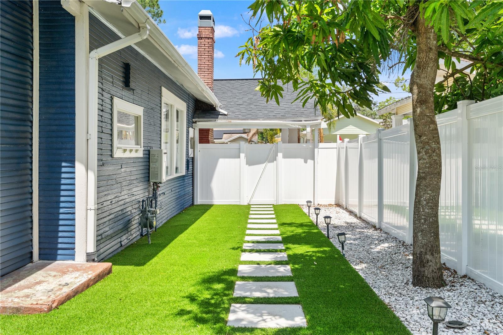 324 W HAYA ST