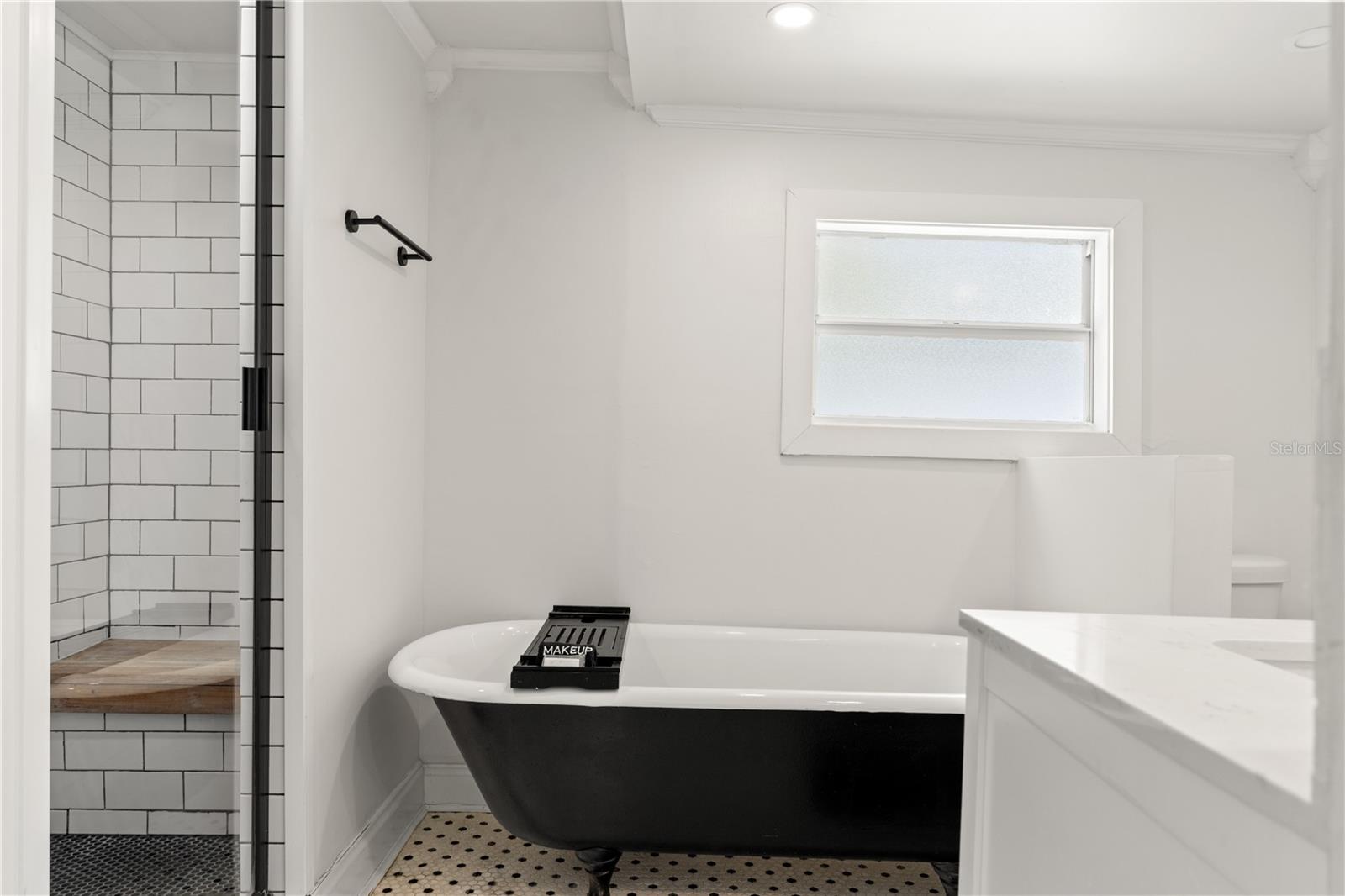 324 W HAYA ST