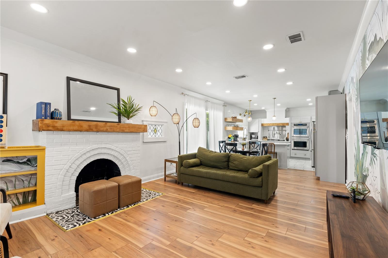 324 W HAYA ST