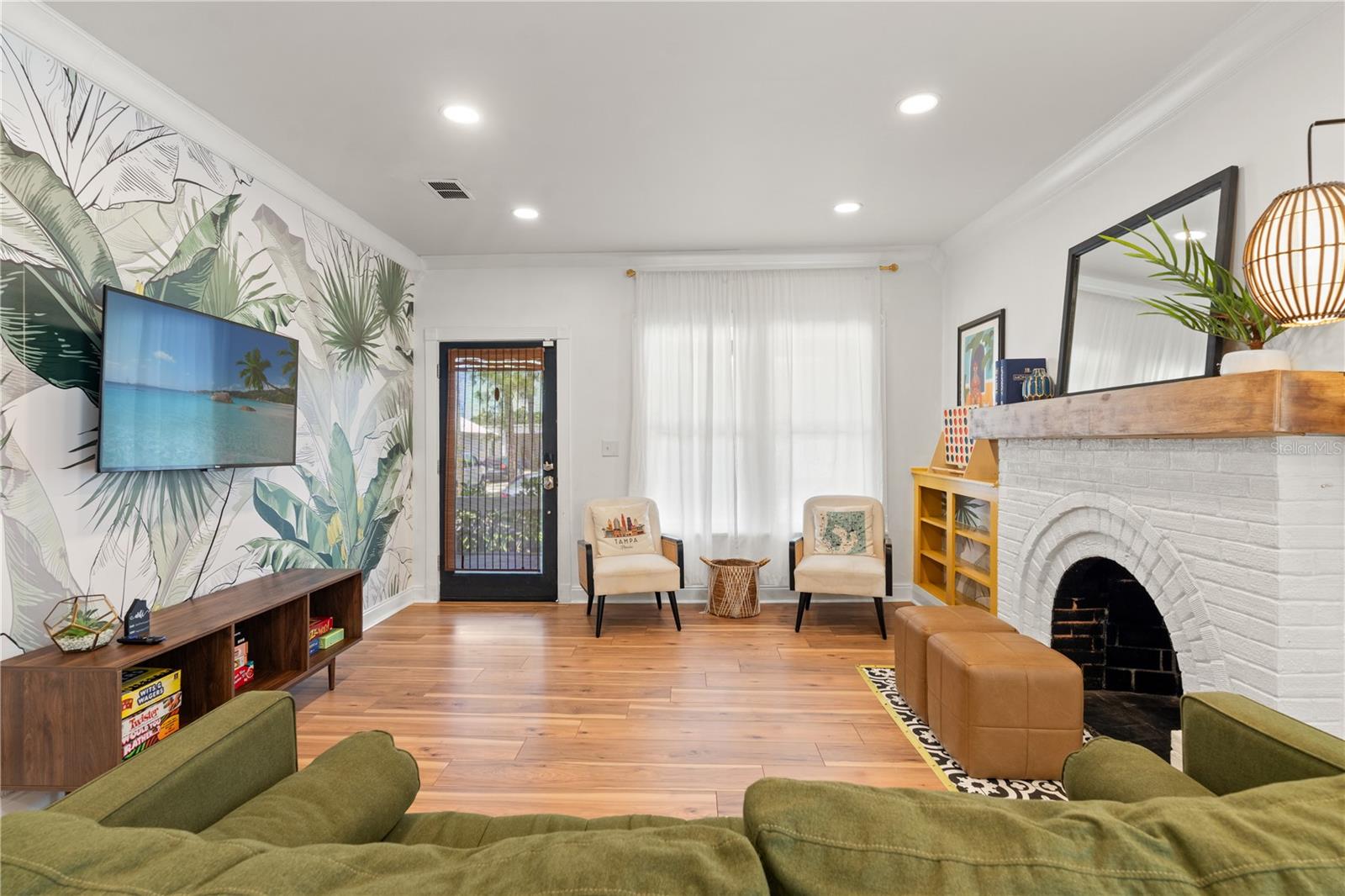 324 W HAYA ST